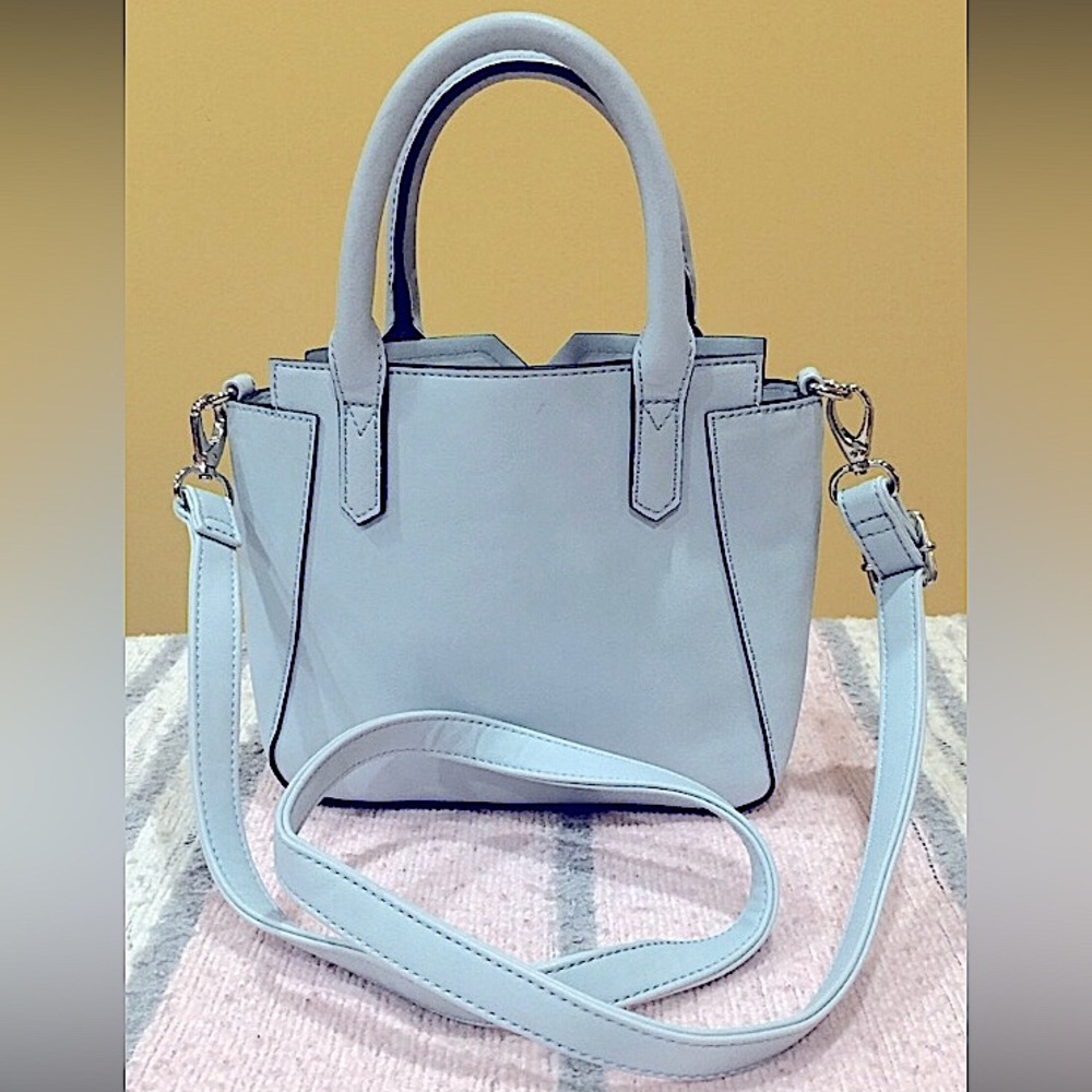 NWOT, Danielle Nicole Crossbody in pale blue - Picture 2 of 11
